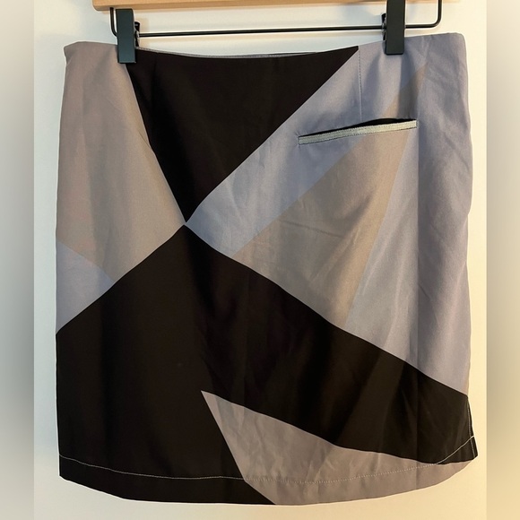 GOLFTINI out of the blue geometric golf skort sz 4L black khaki gray - Picture 3 of 7